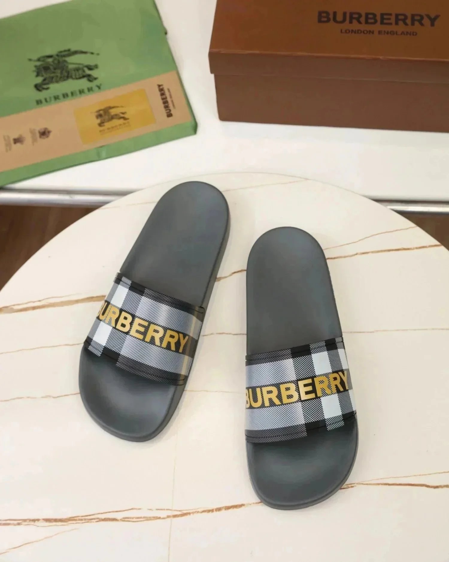 Burberry Sandals Check-Pattern Slide — 17