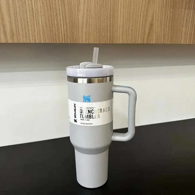 Stanley Uncategorized Quencher H2.0 handled tumbler with straw product detail image 9