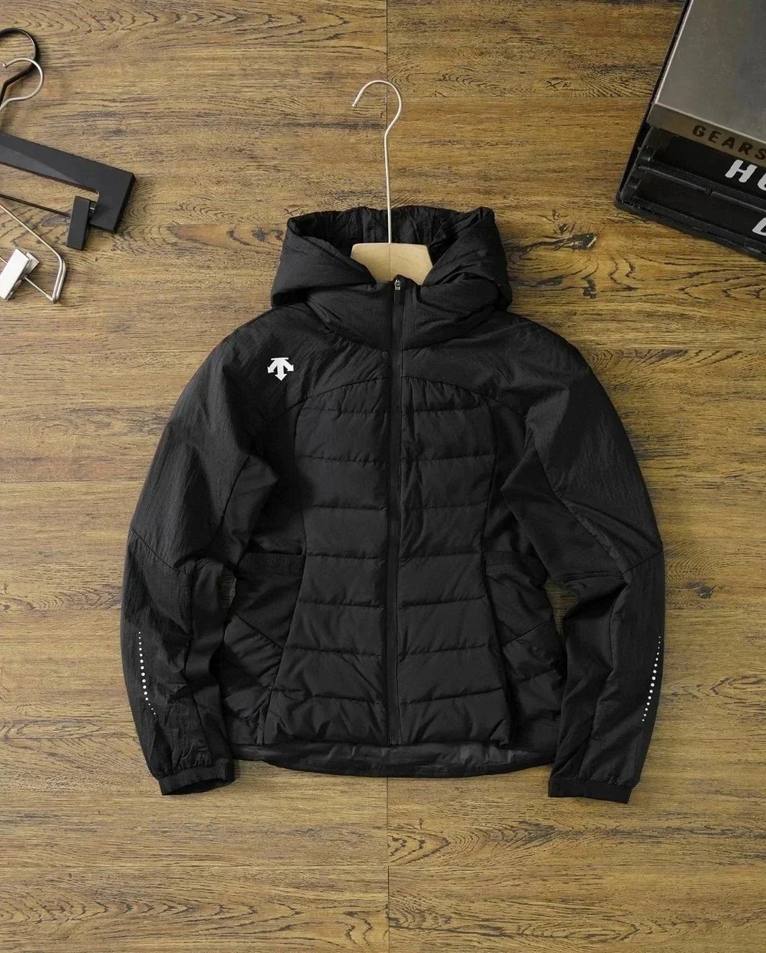 Descente Down Jacket Black Hooded Puffer Jacket