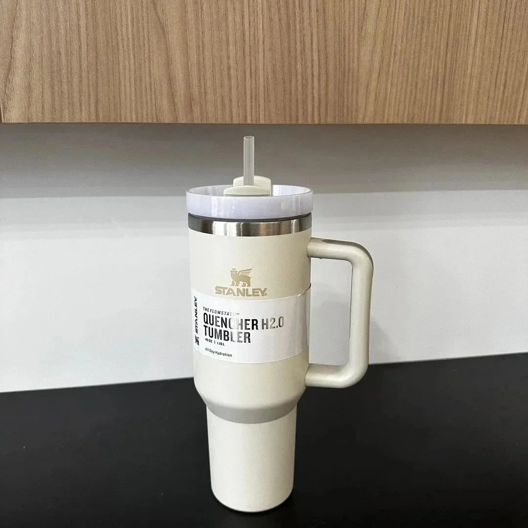 Stanley Uncategorized Quencher H2.0 handled tumbler with straw image 4