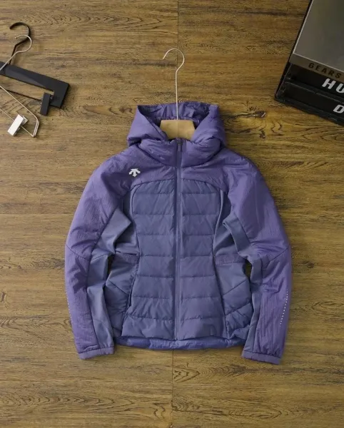 Descente Light Insulated Hooded Jacket Purple Outerwear - 1