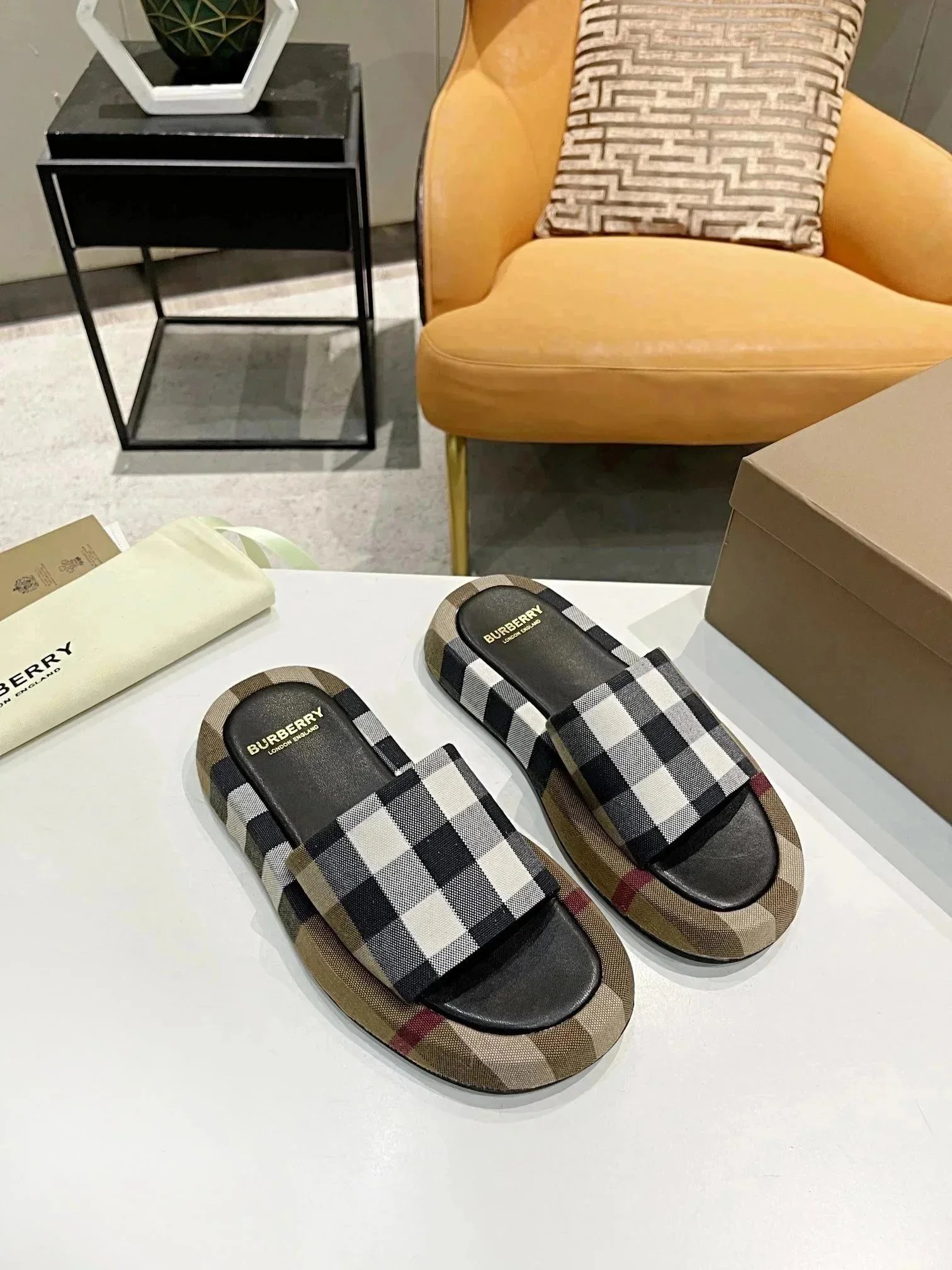 Burberry Sandals Check-Pattern Slide — 34