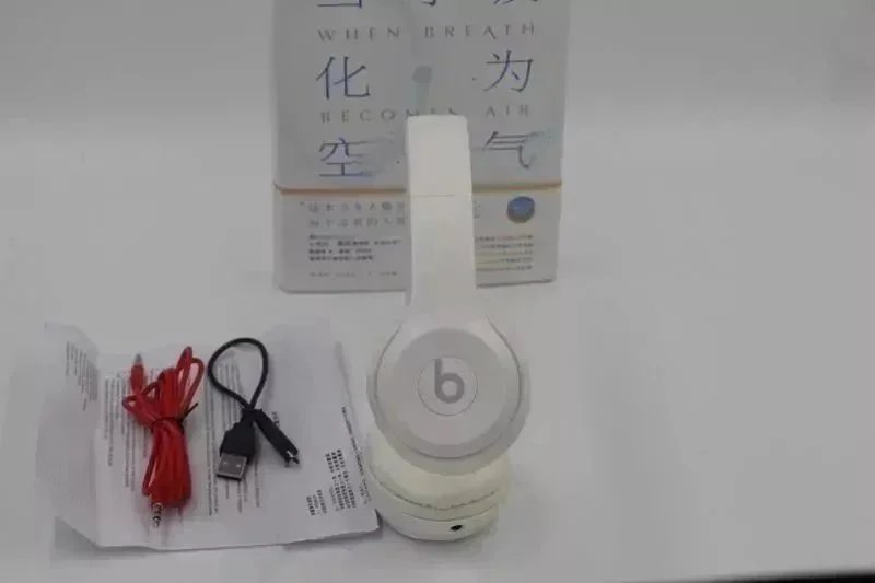 Bose Headphones 700 Wireless Over-Ear — 17