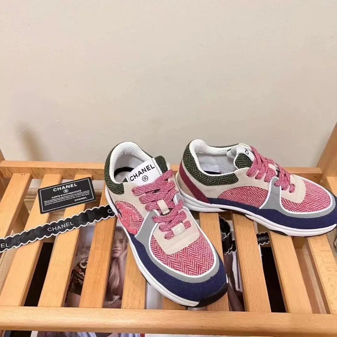 Chanel Sneakers Low-Top Logo-Appliqué Runner — 24
