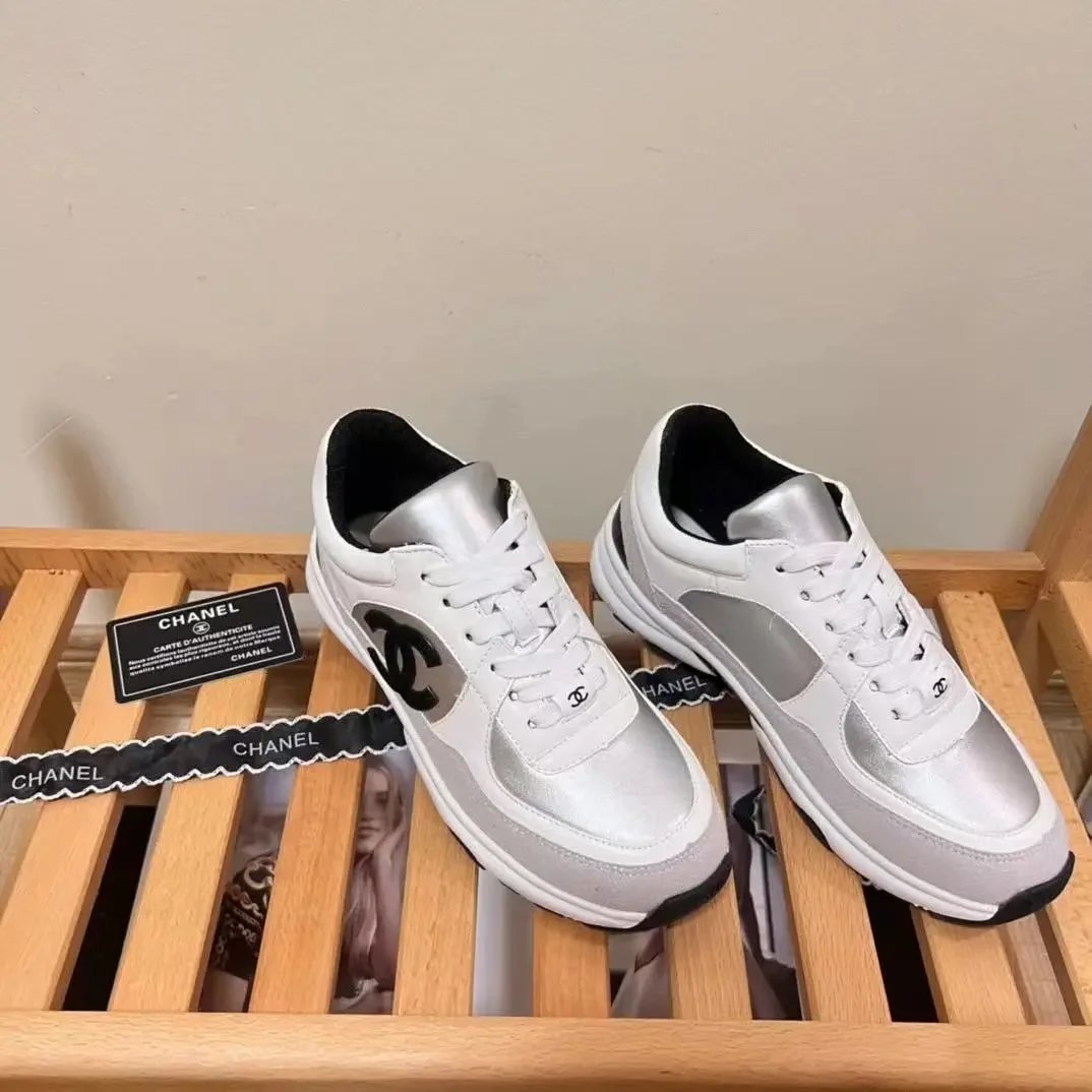 Chanel Sneakers Low-Top Logo-Appliqué Runner — 21
