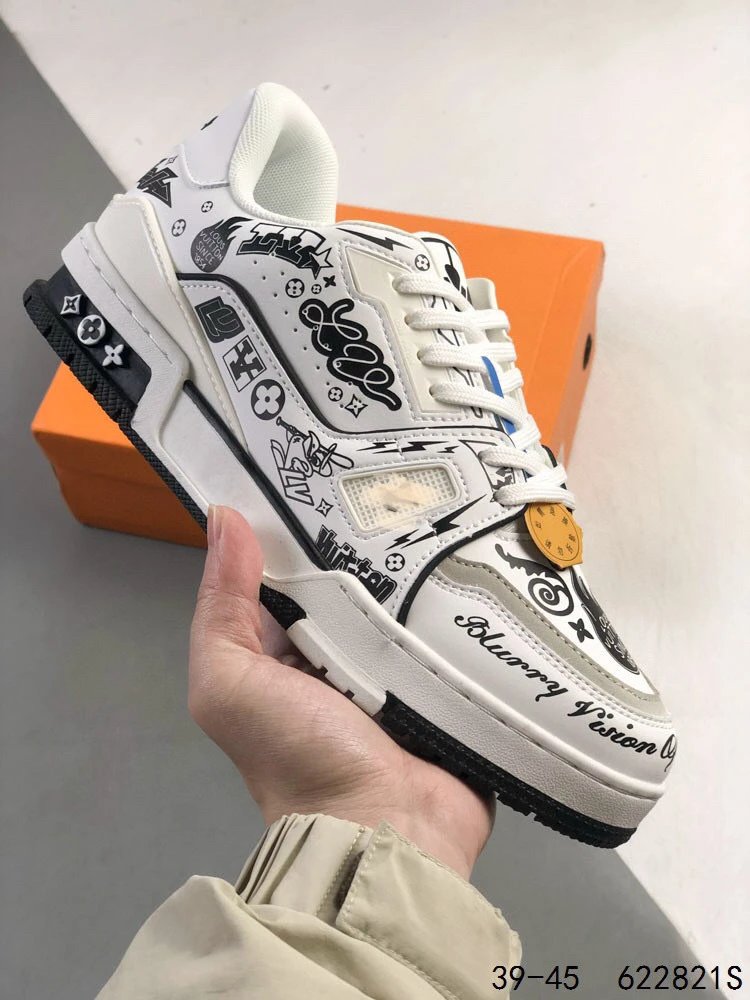 Louis Vuitton Trainer Low Monogram Beige Sneakers - 39