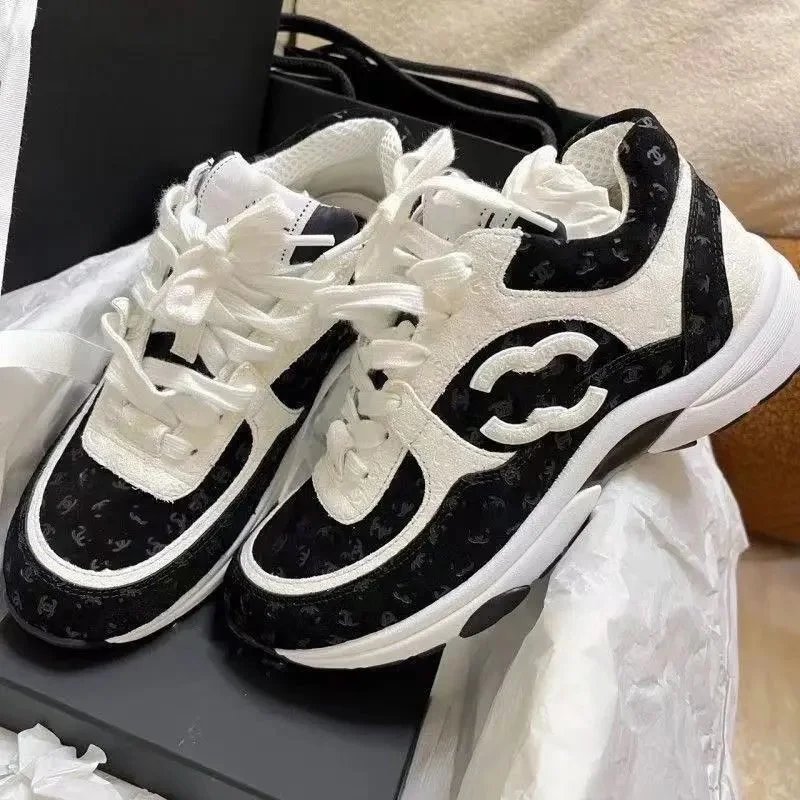 Chanel Sneakers Low-Top Logo-Appliqué Runner — 30