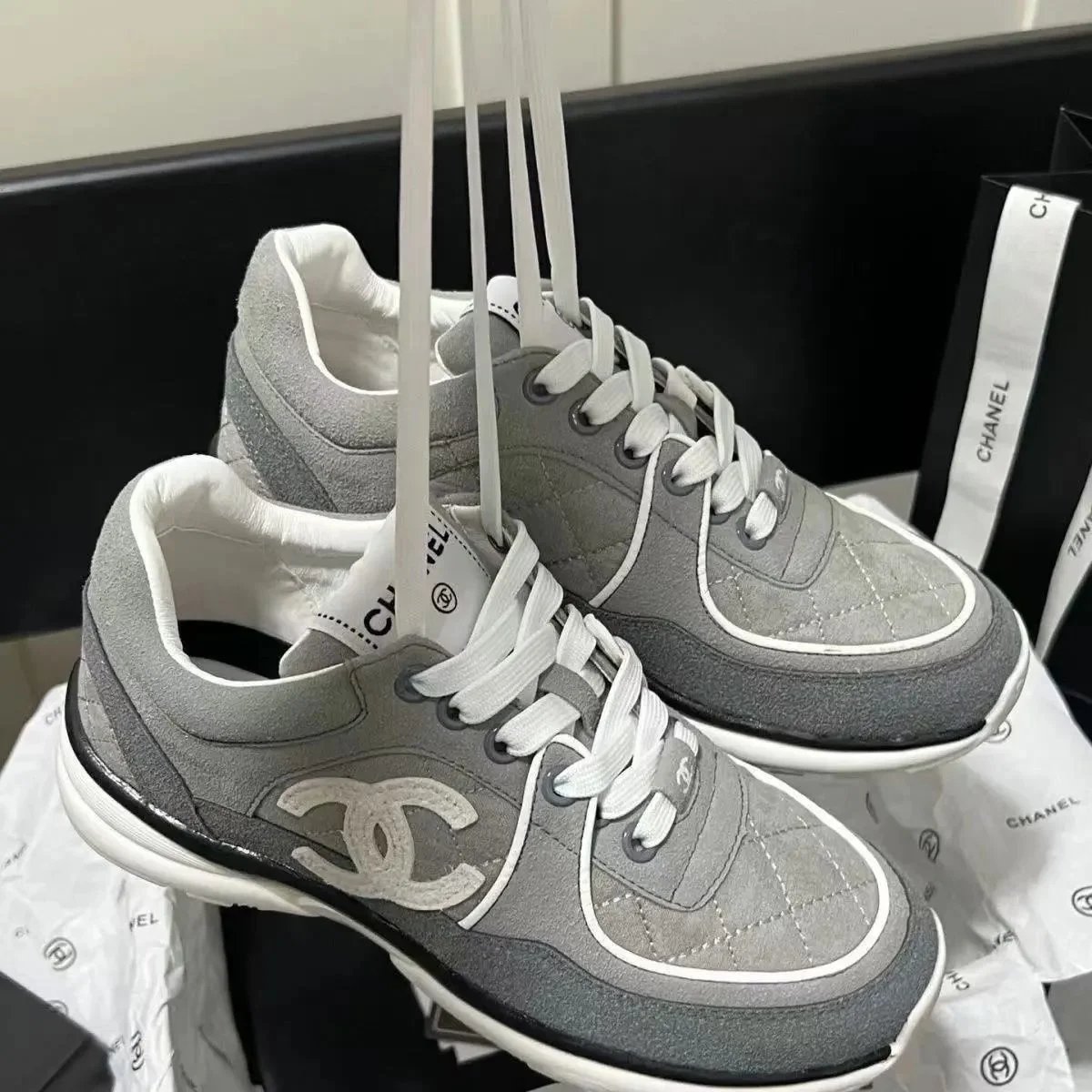 Chanel Sneakers Low-Top Logo-Appliqué Runner — 15