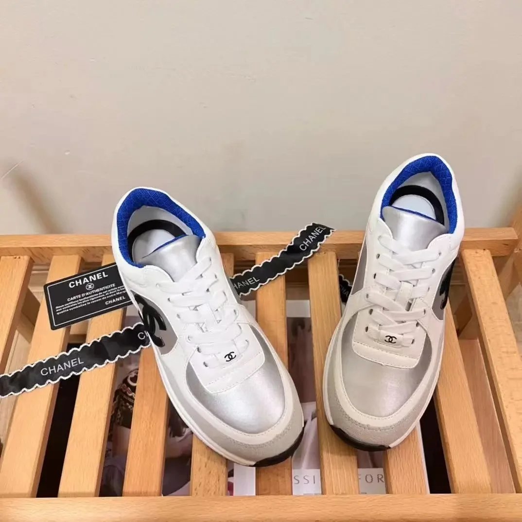 Chanel Sneakers Low-Top Logo-Appliqué Runner — 20