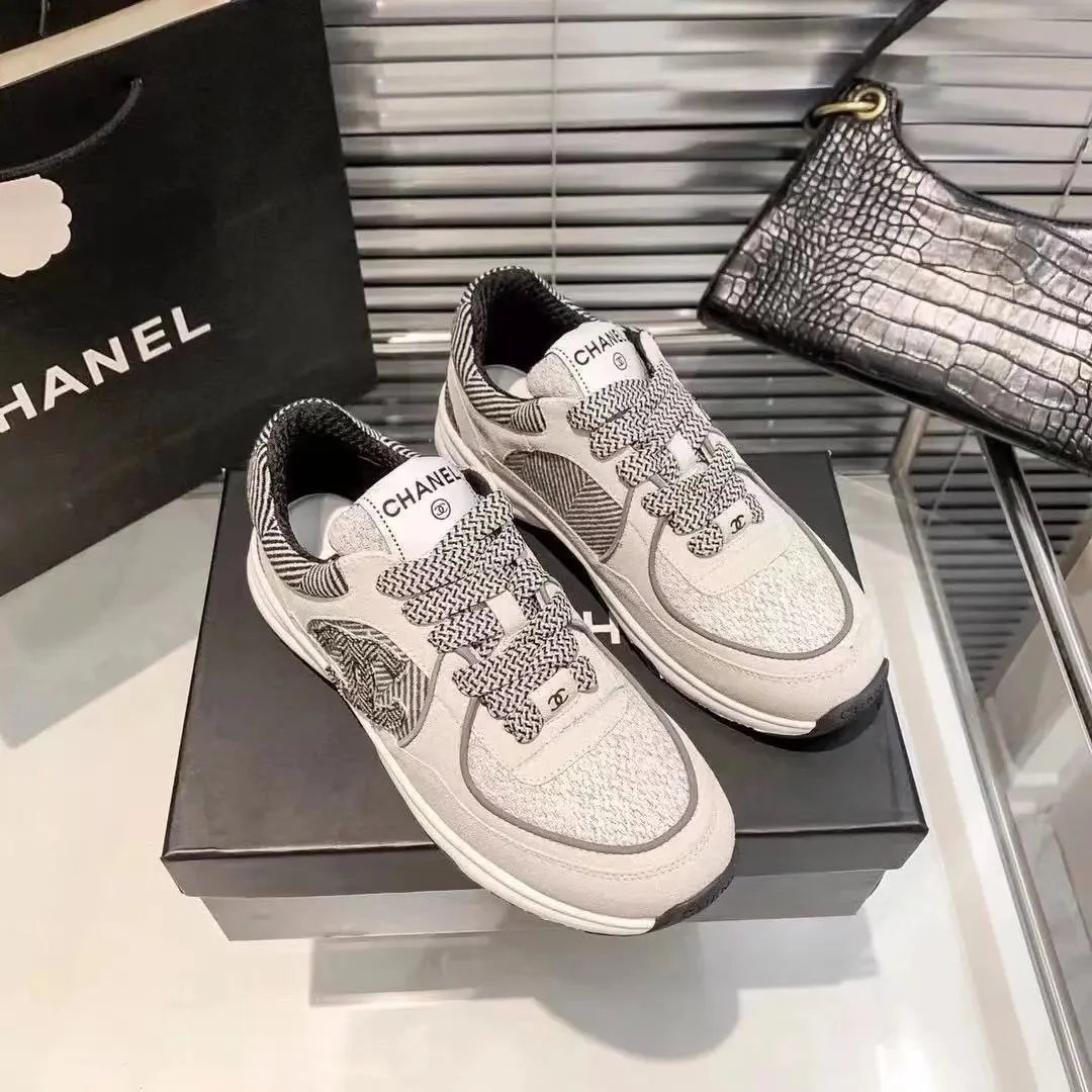 Chanel Sneakers Low-Top Logo-Appliqué Runner — 34