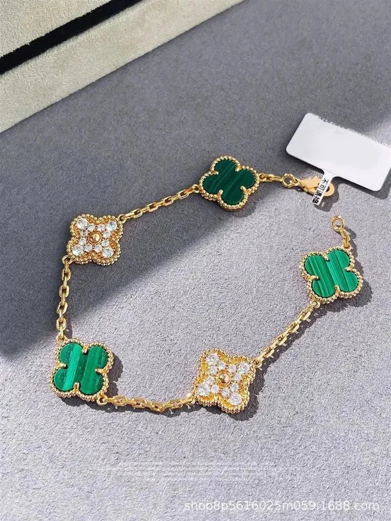 [with diamonds] Yellow gold color malachite