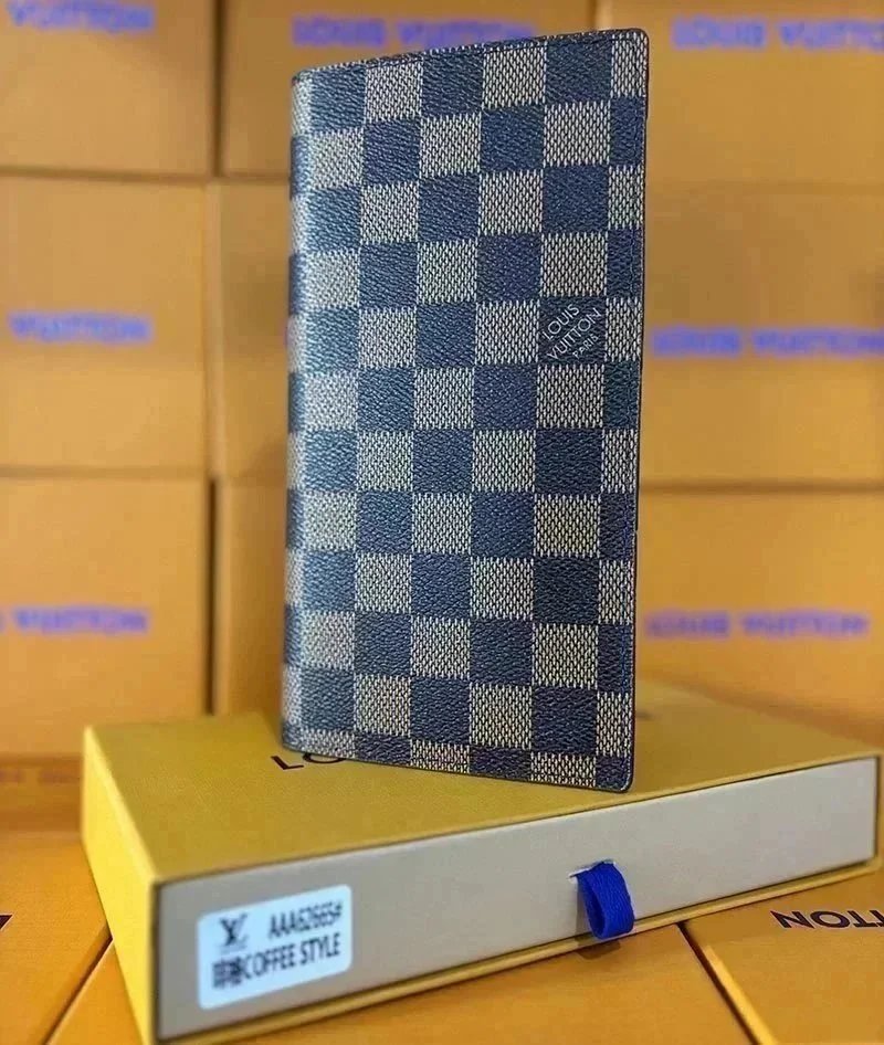 Louis Vuitton Monogram wallet and card holder collection — 28