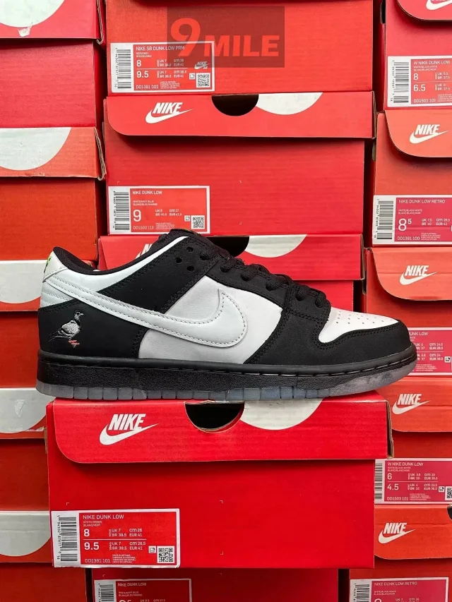 Nike Dunk Low sneakers product detail image 4