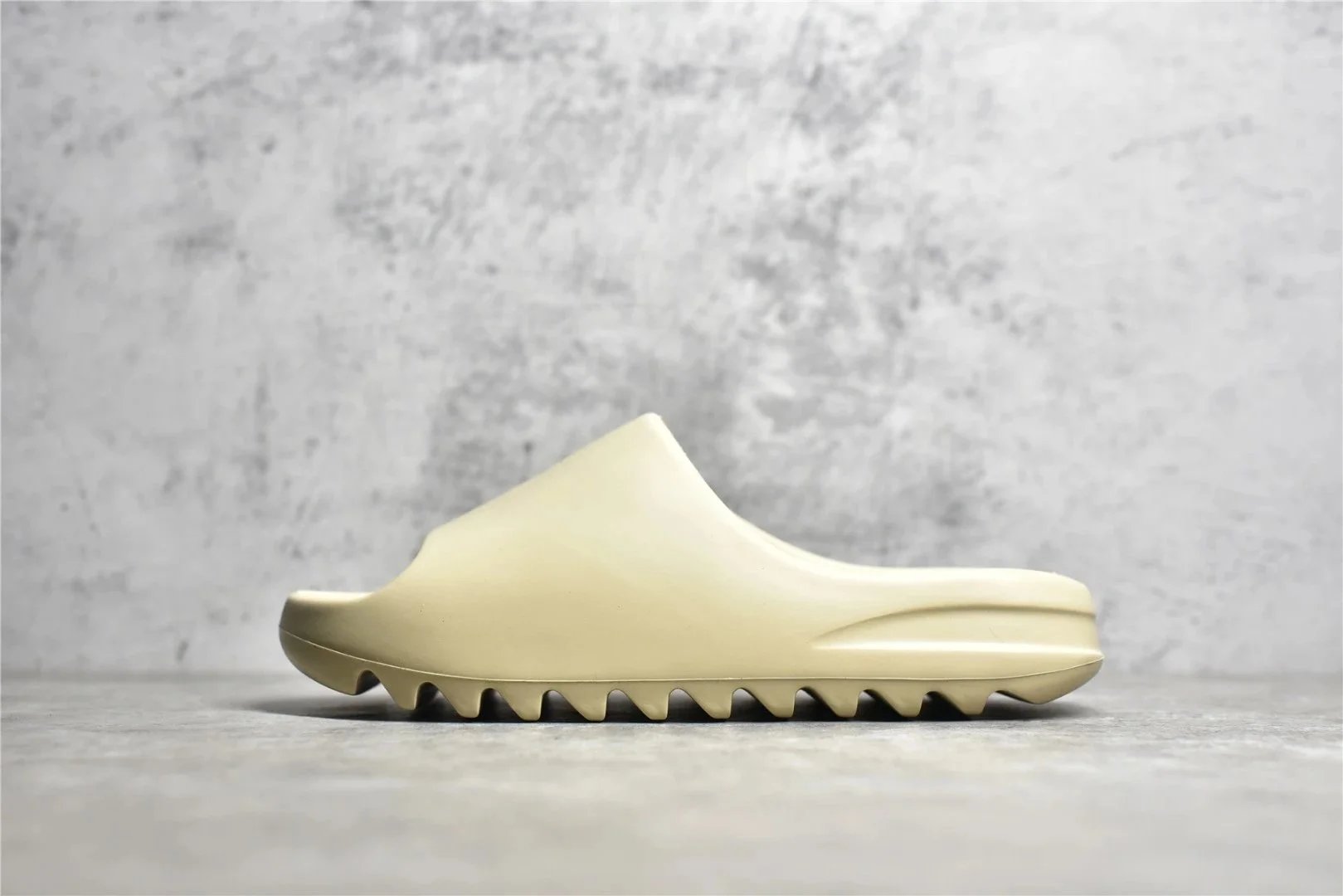 LW version Yeezy Slide LINK