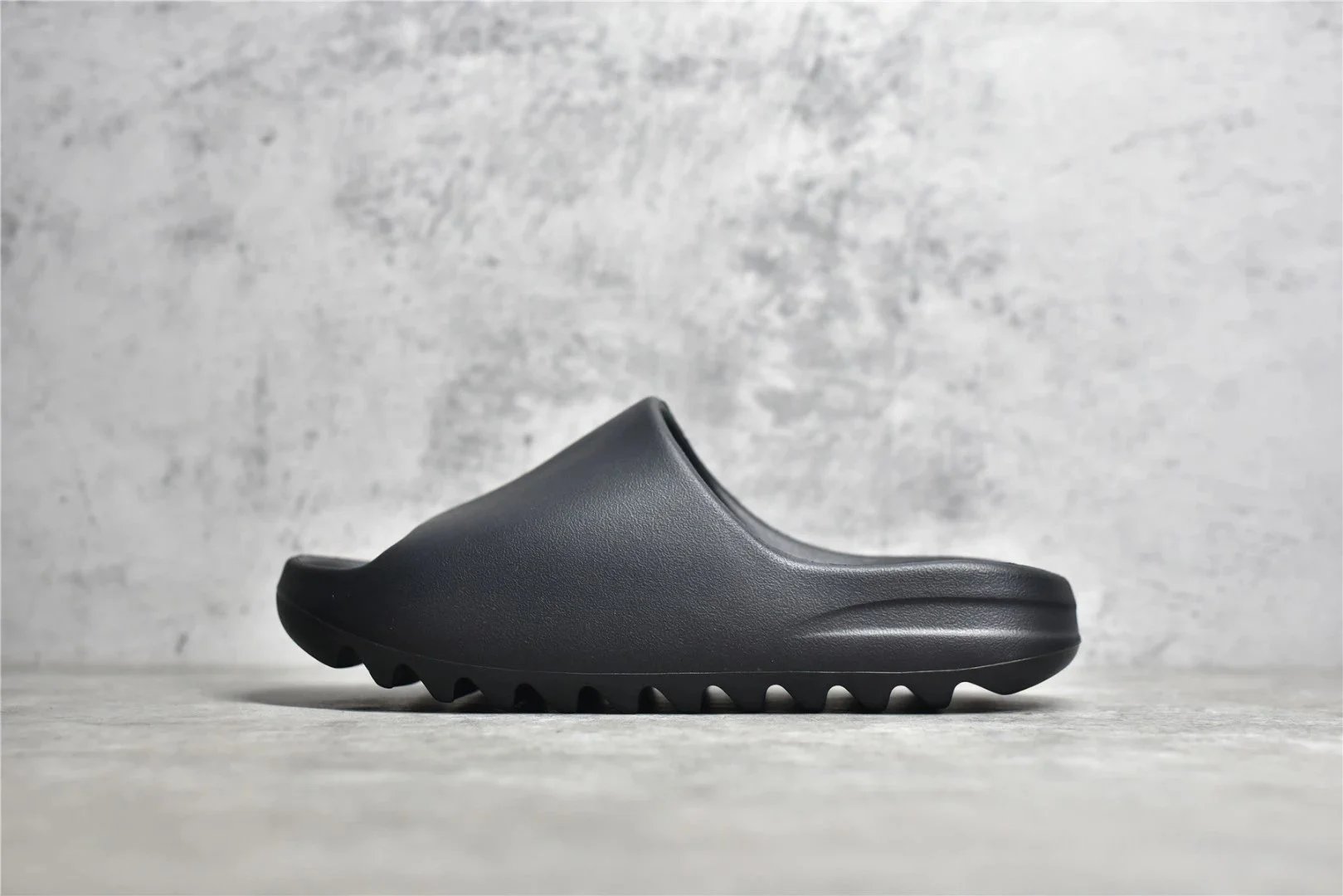 Matte Black HQ6448