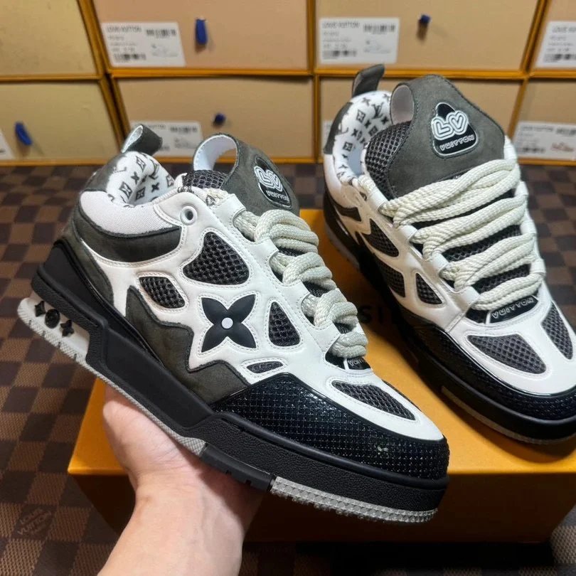 SK White Black 10