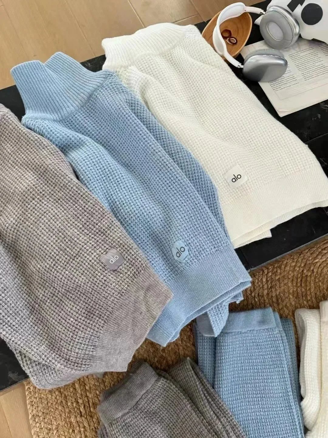 Alo Yoga Waffle Knit Lounge Set Light Blue Casual-Set - 3