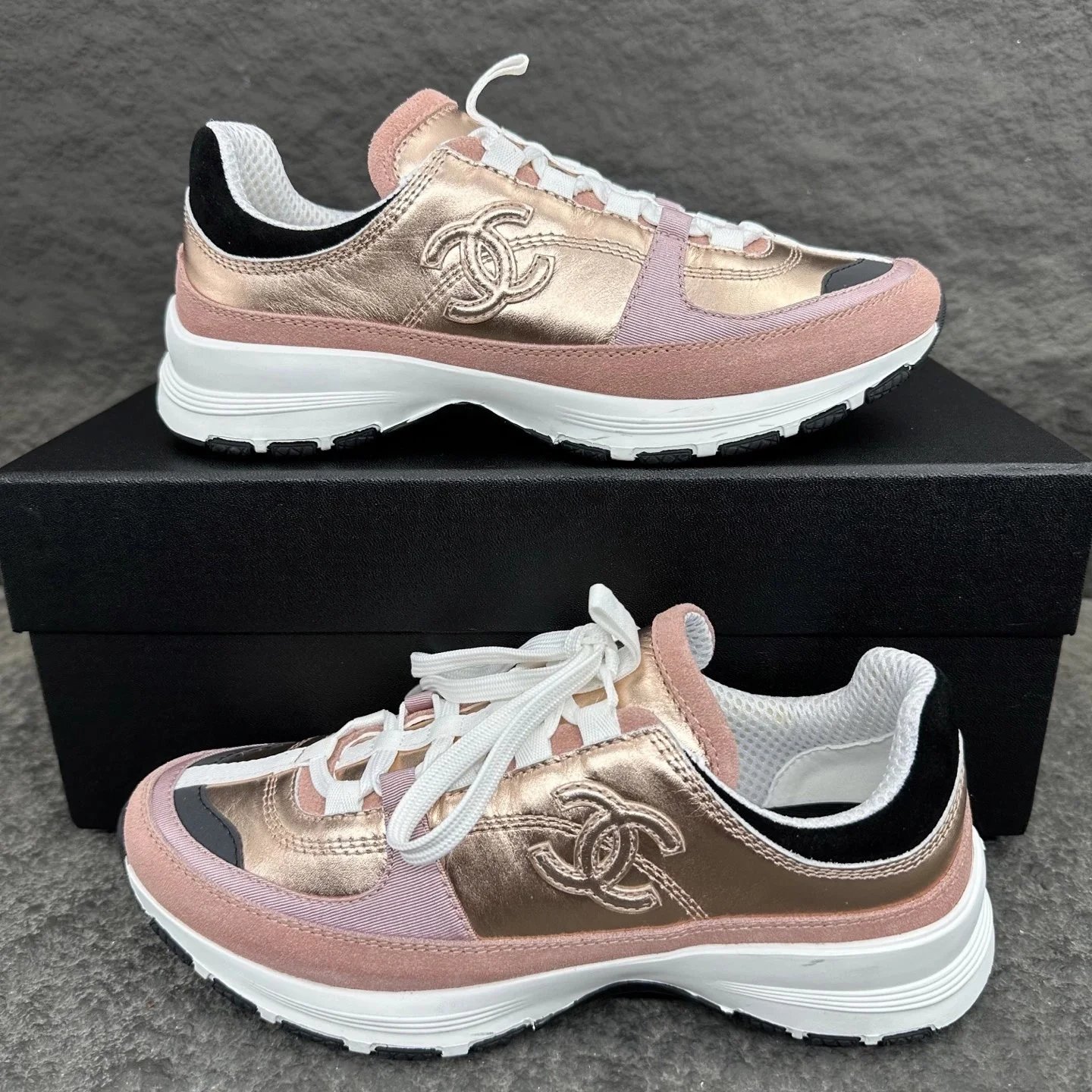 Chanel Rose Gold Sne