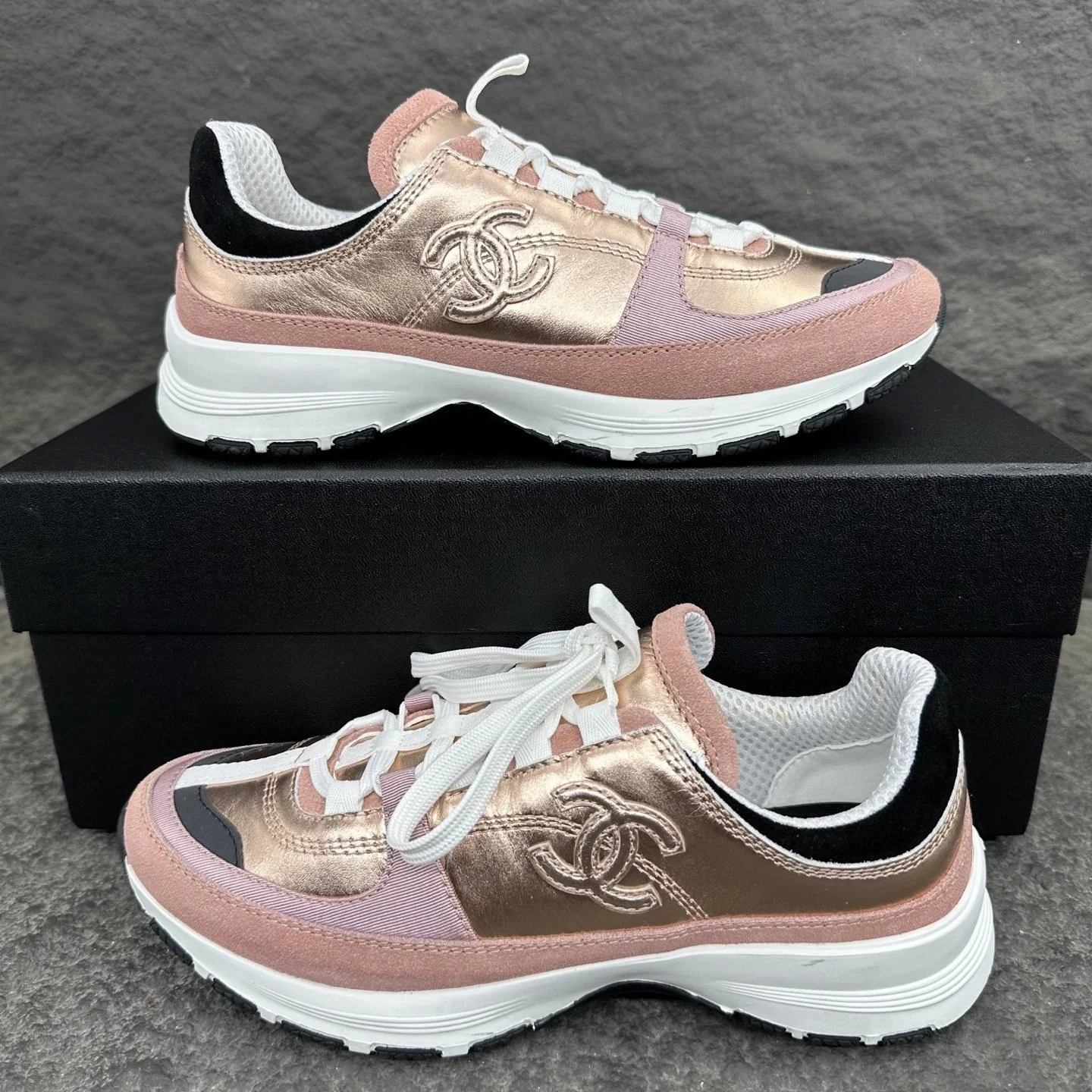 Chanel Rose Gold Sne