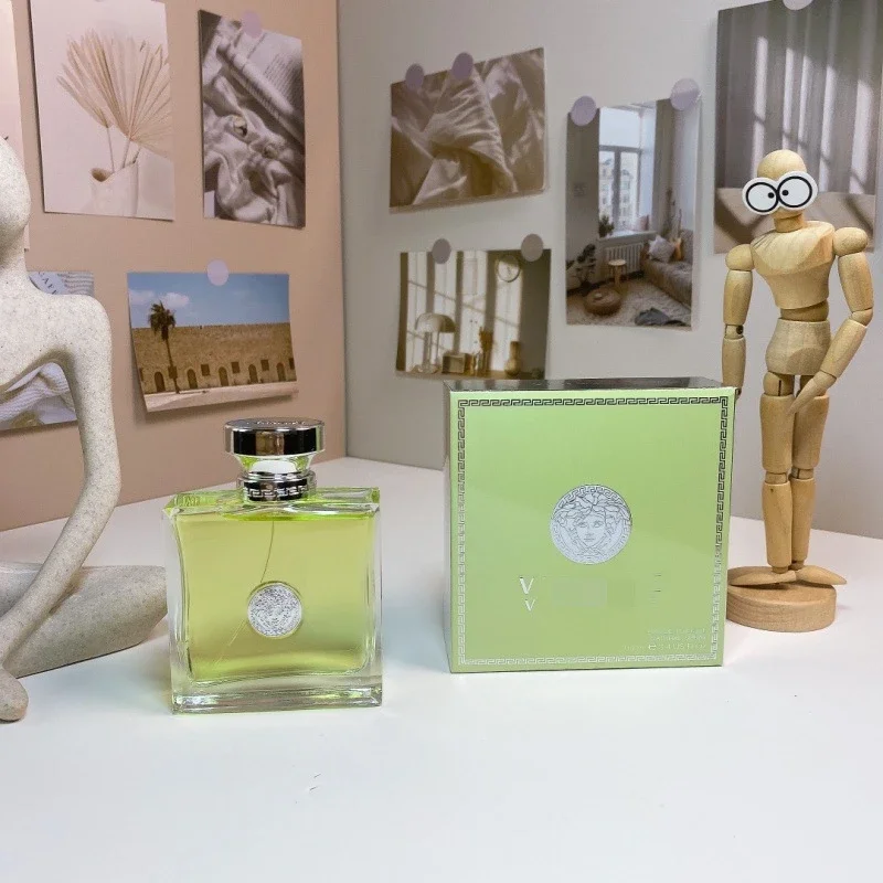 Versace Bright Crystal Green Perfume