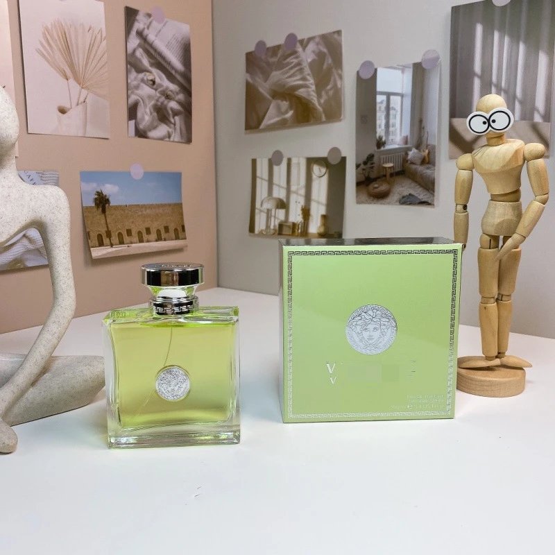 Versace Bright Crystal Green Perfume