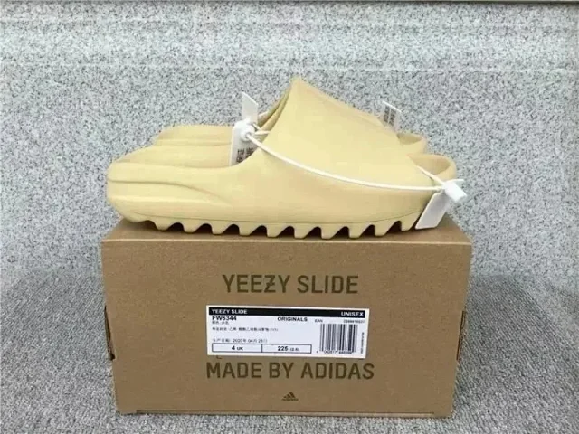 Adidas Slippers Yeezy Slide product detail image 2