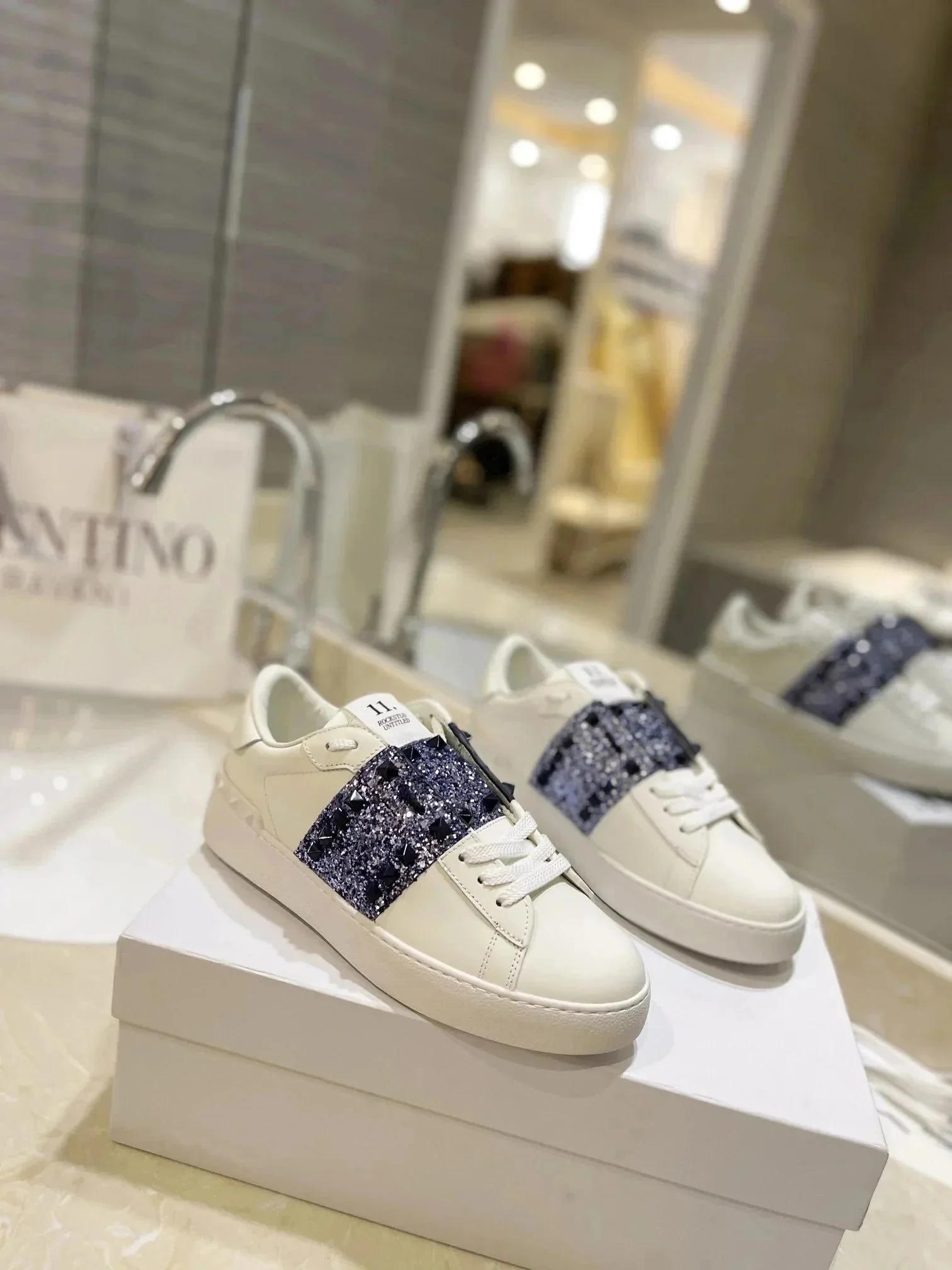 Valentino Rockstud W