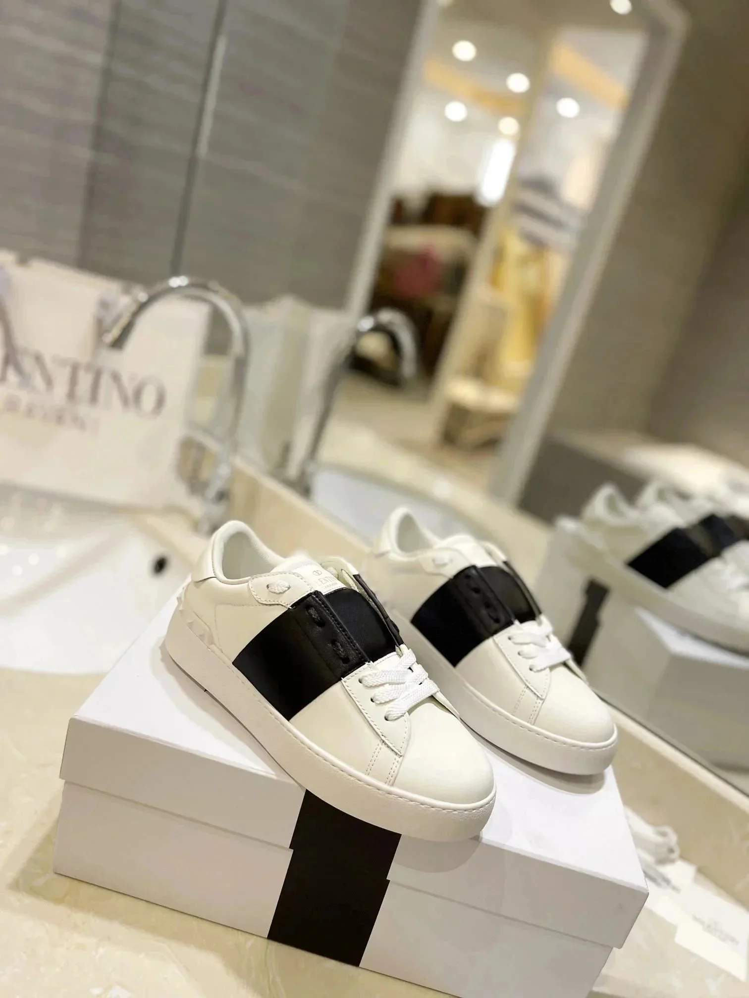 Valentino Rockstud W