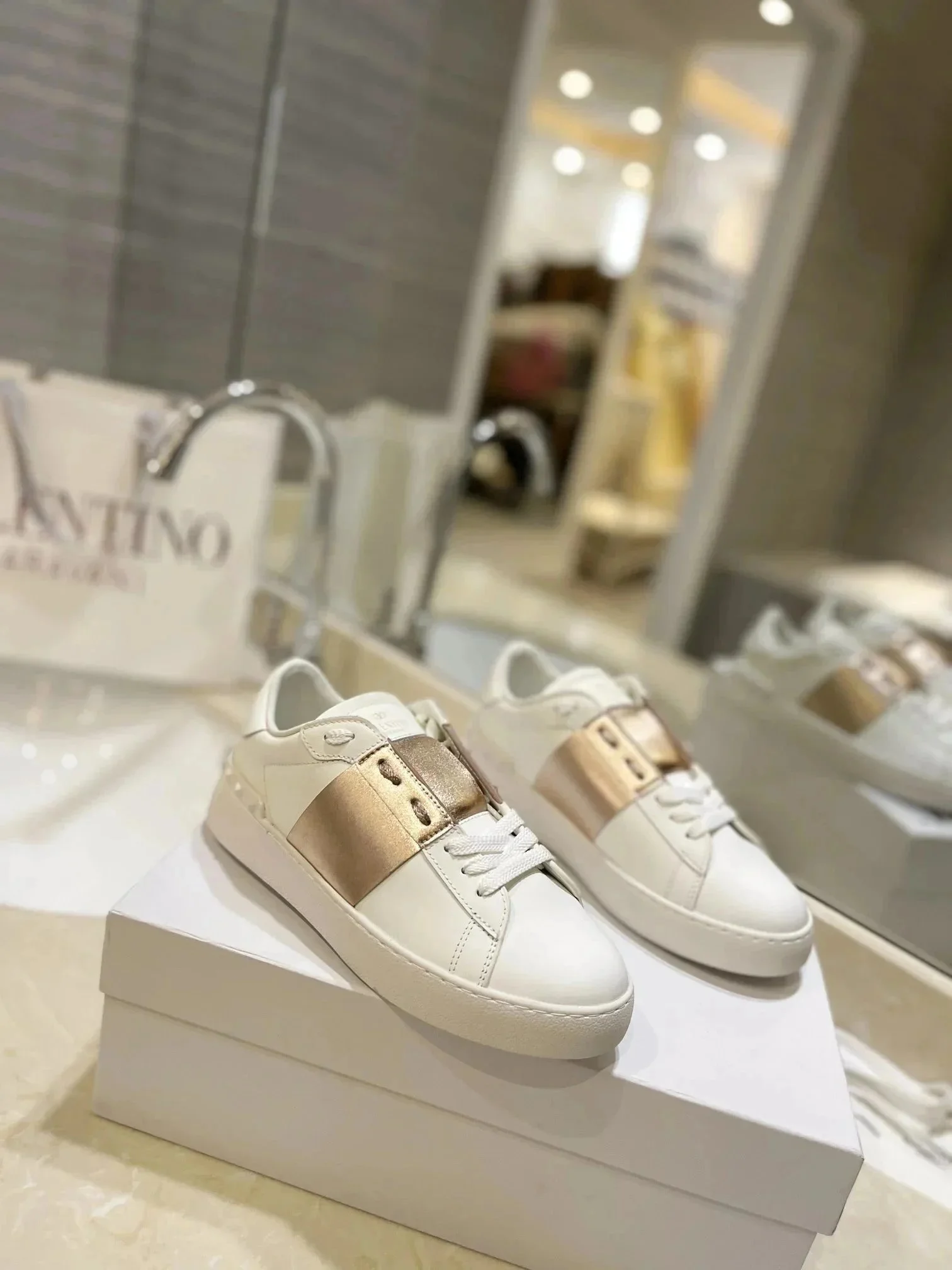 Valentino Rockstud W