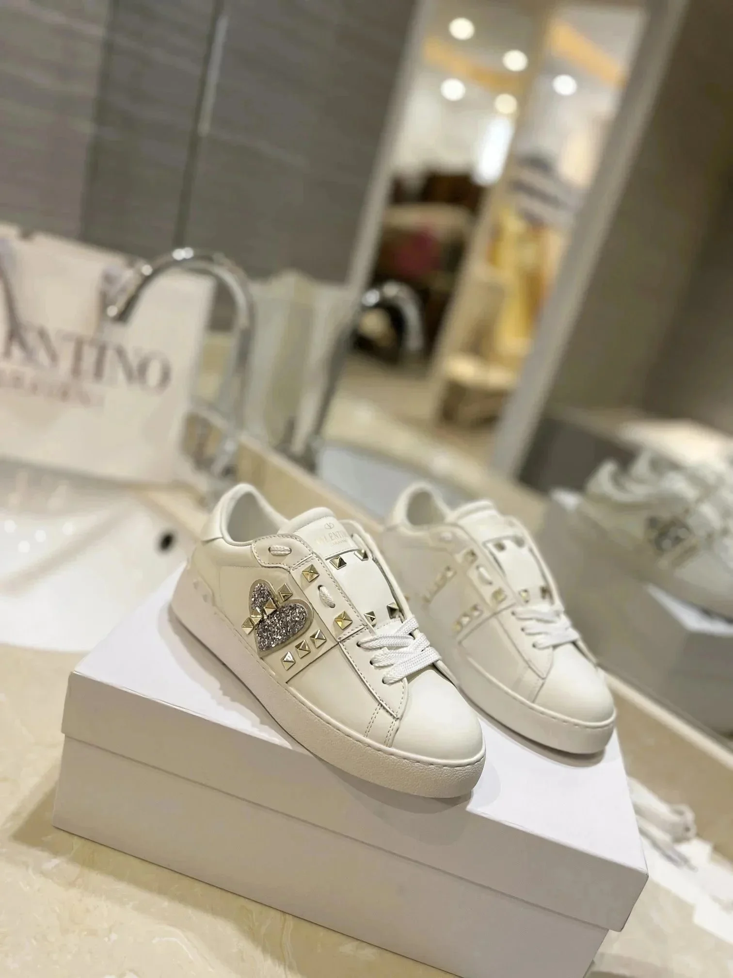 Valentino Rockstud W