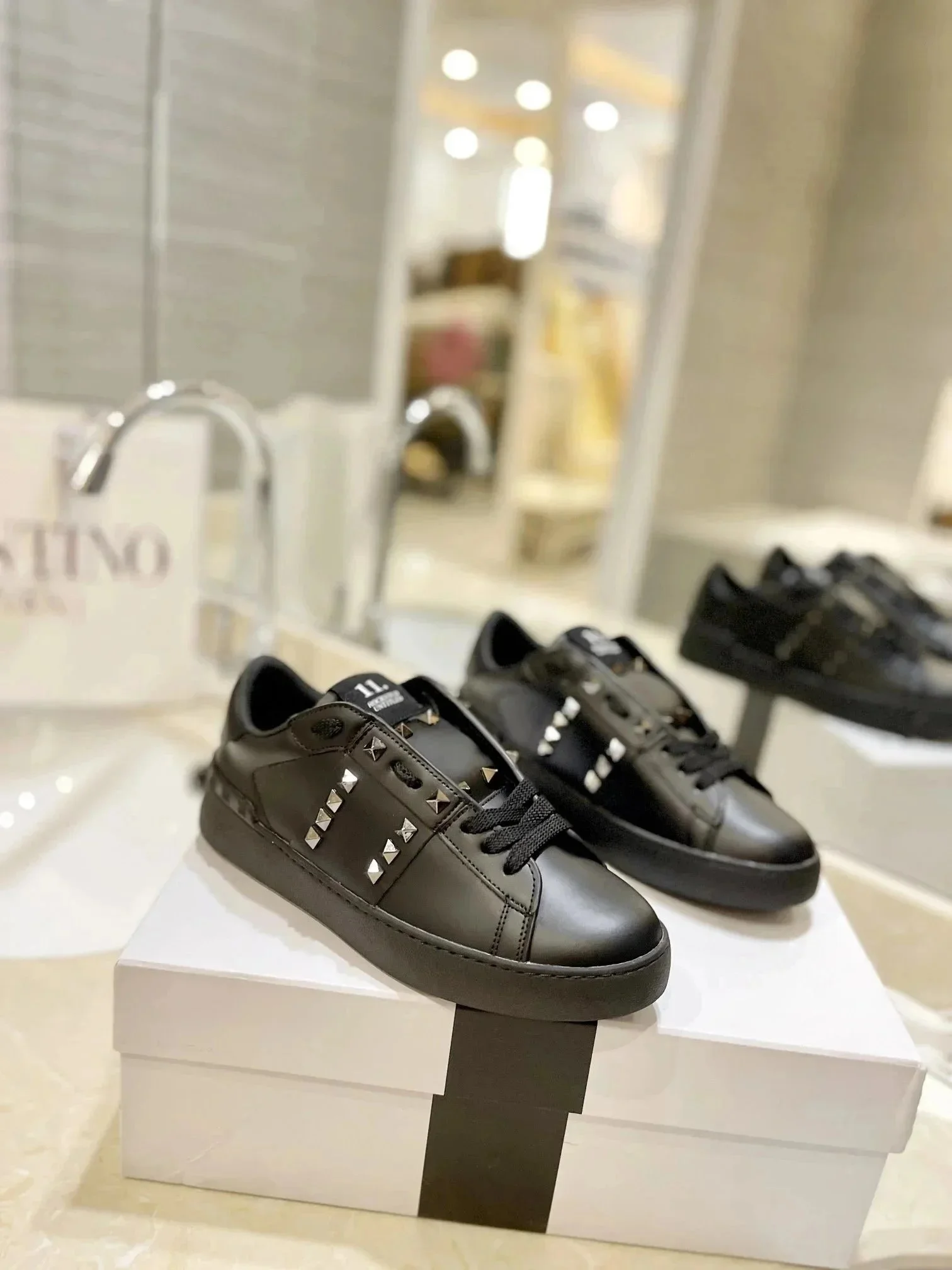 Valentino Rockstud B