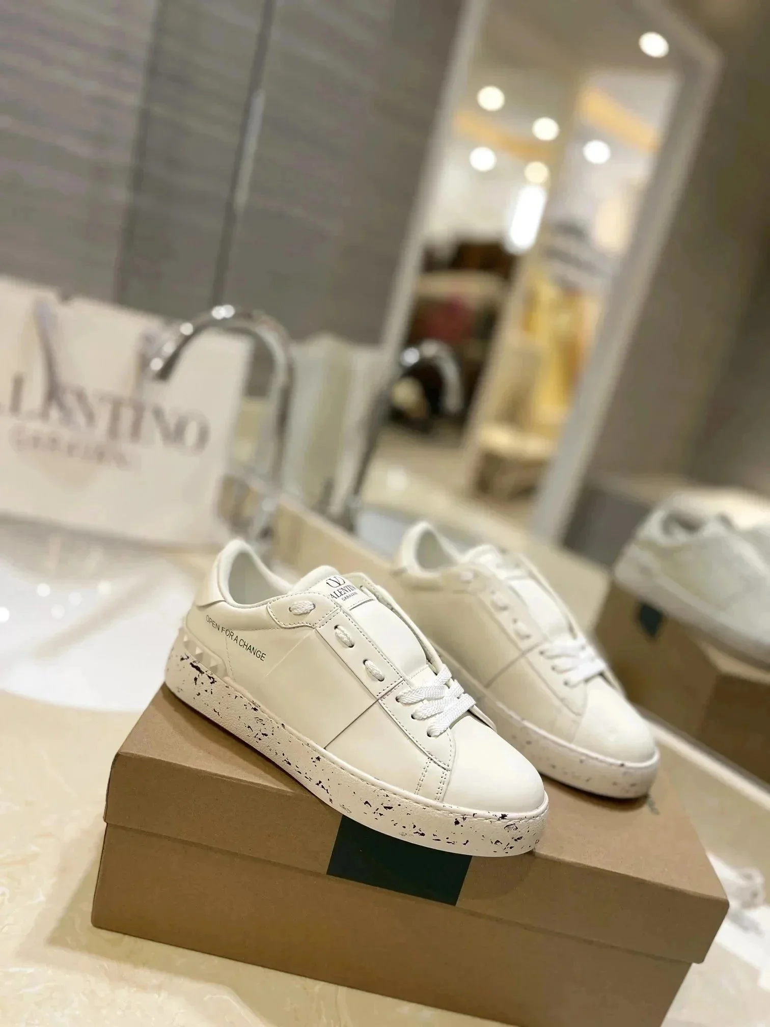 Valentino Rockstud W