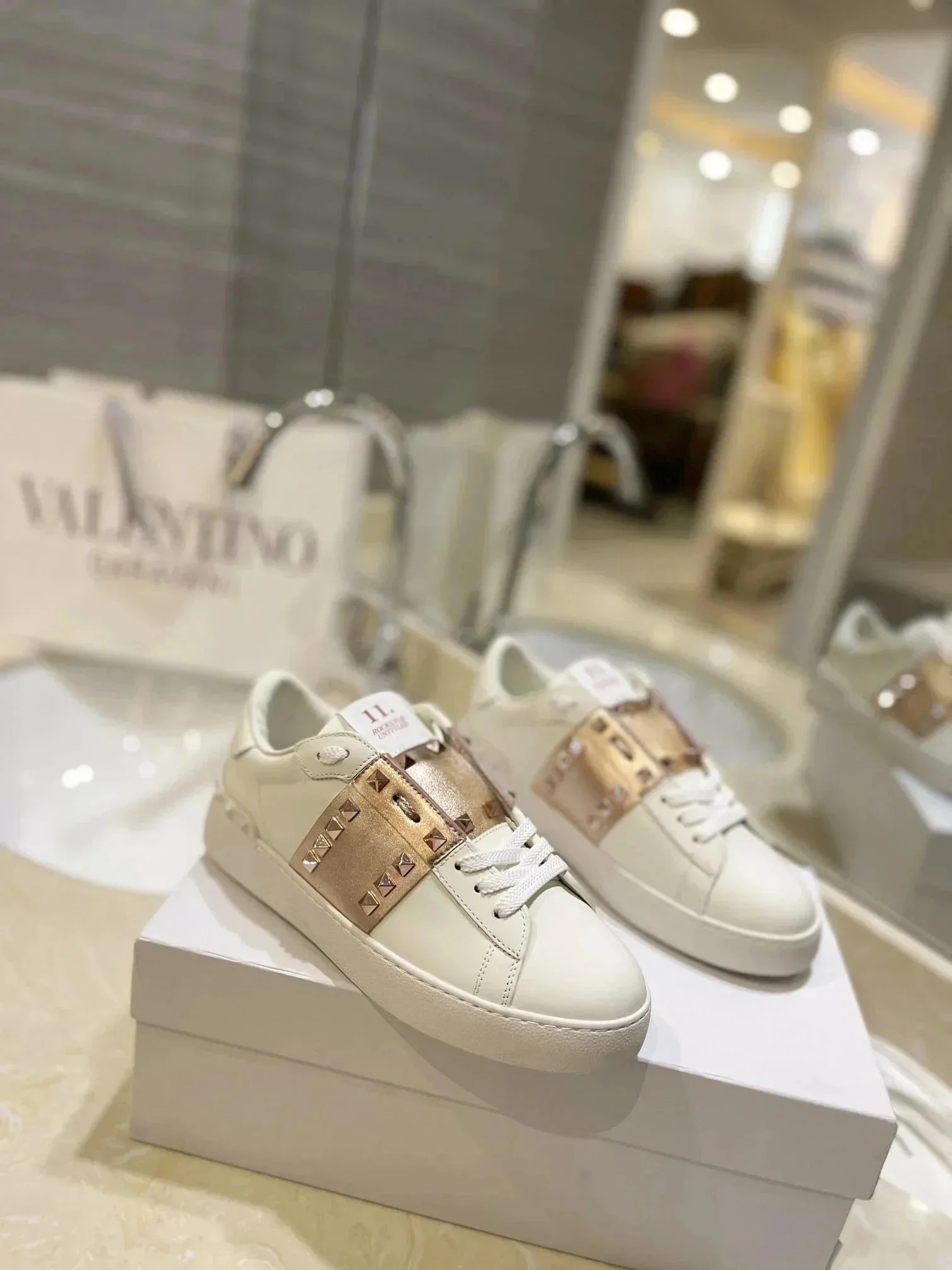 Valentino Rockstud W