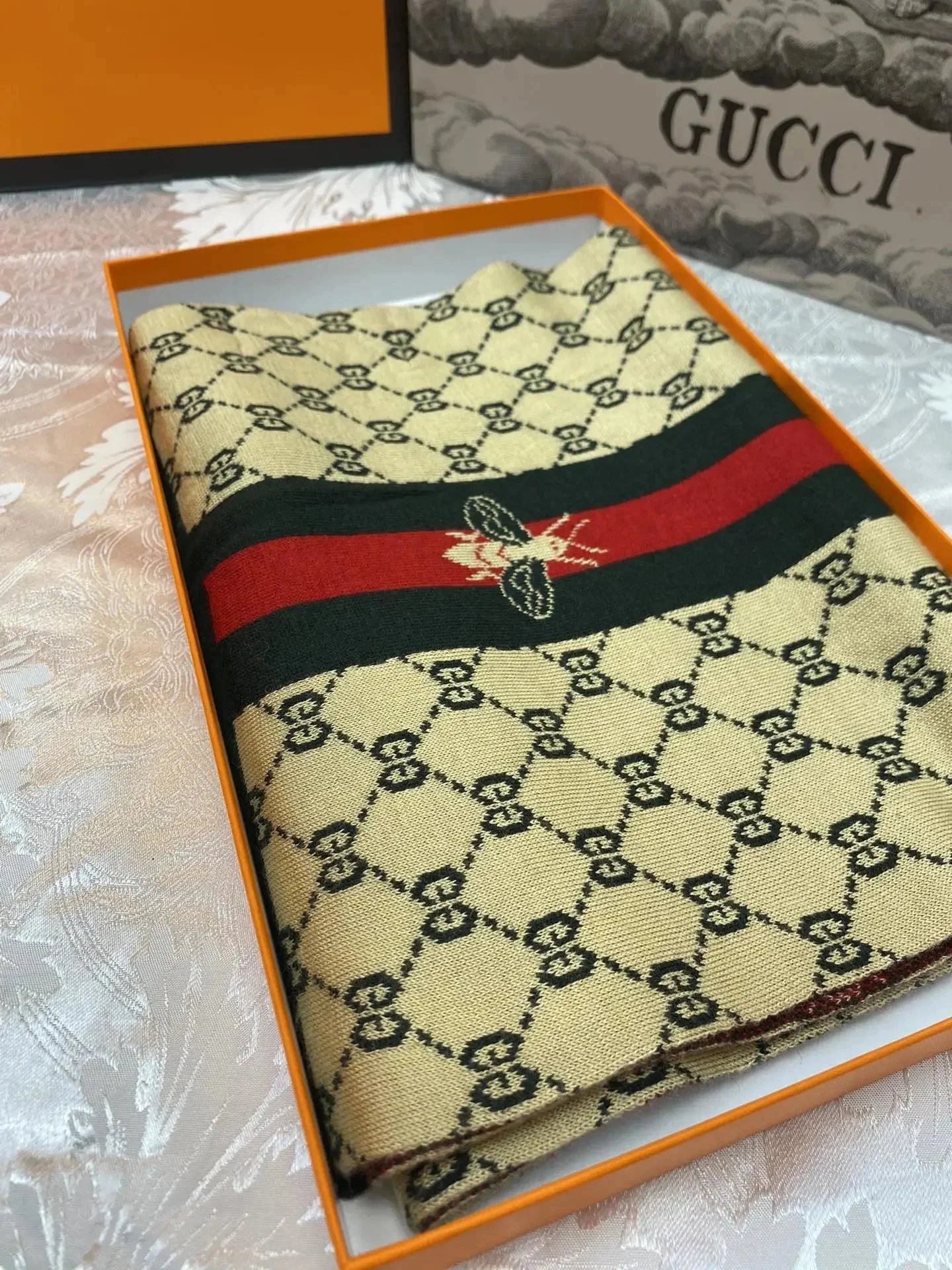 Warm and comfortable winter scarf 8