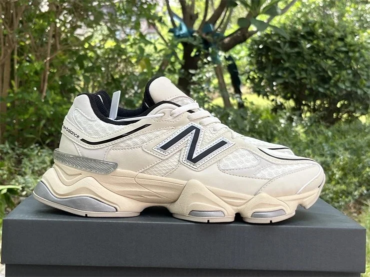 New Balance 580 Beig