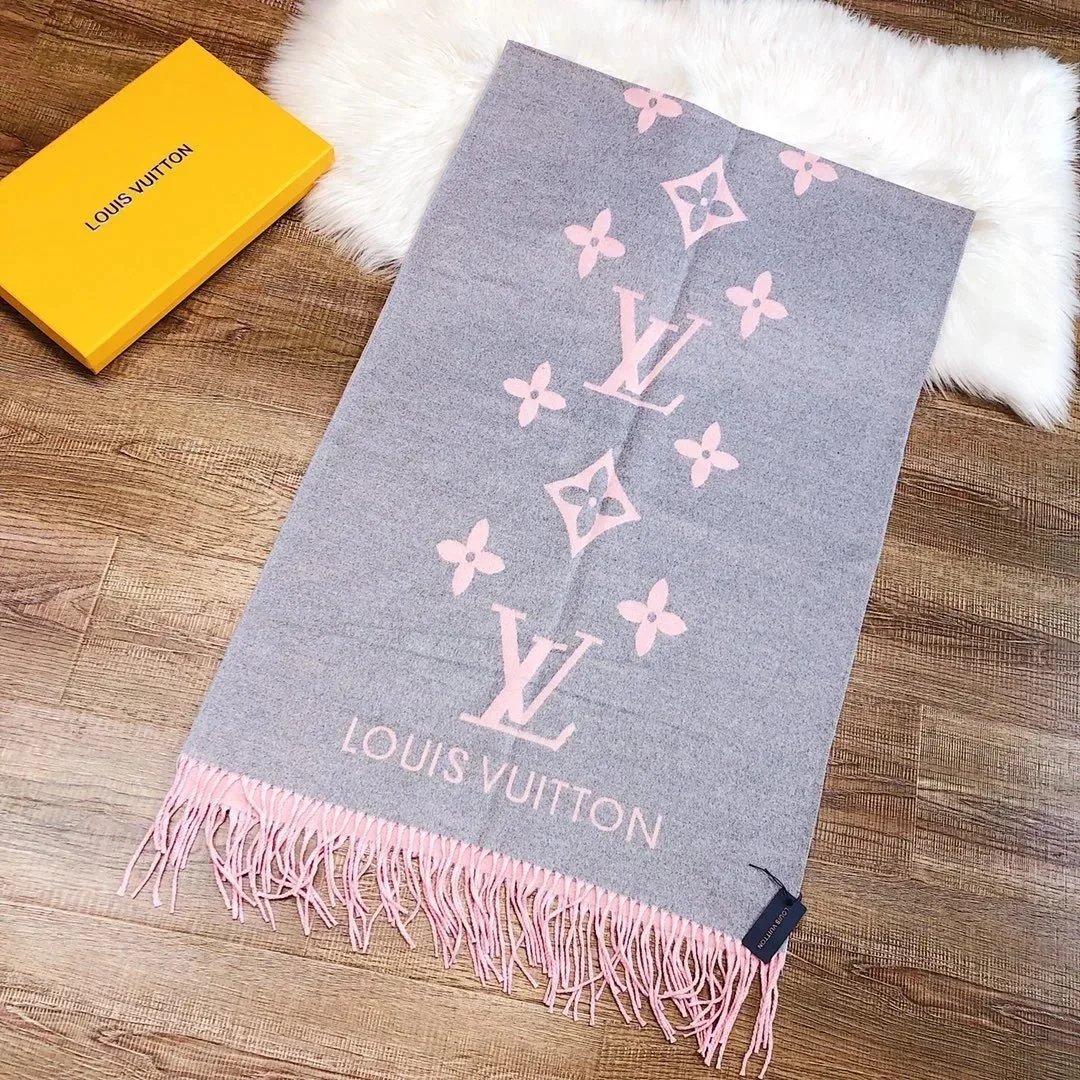 Warm and comfortable winter scarf 10