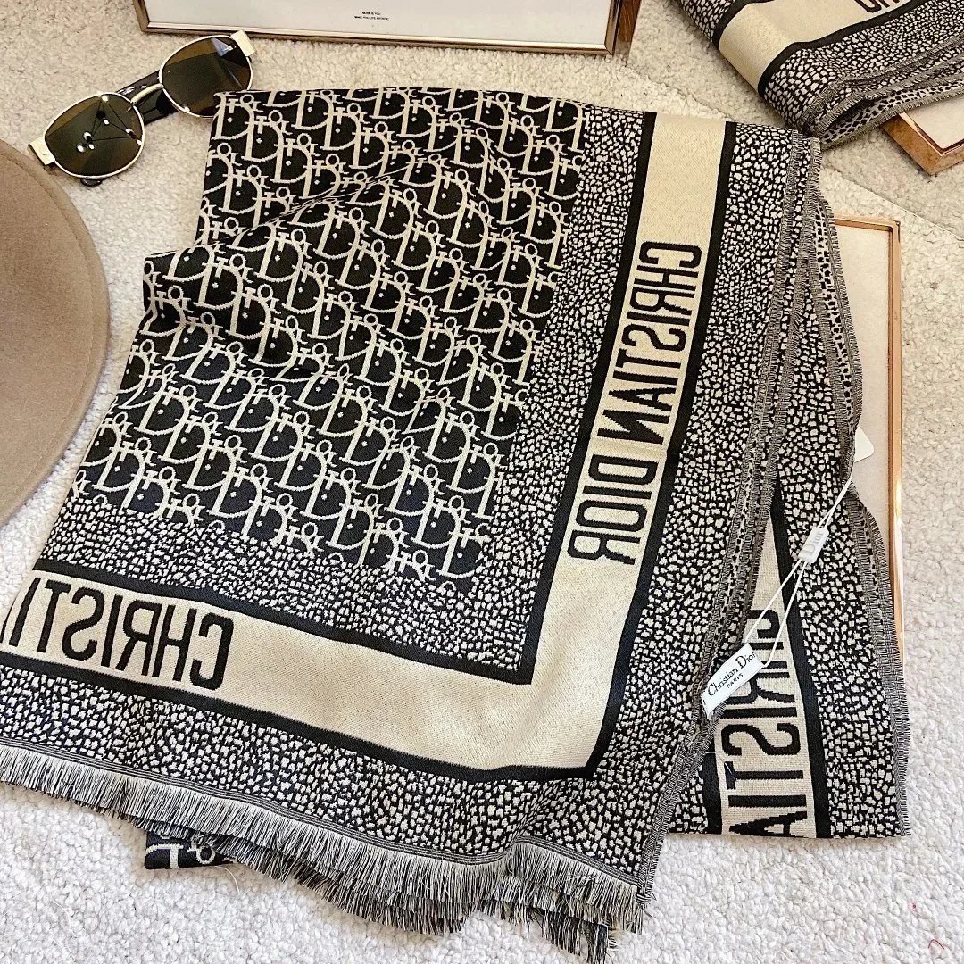 Warm and comfortable winter scarf 14