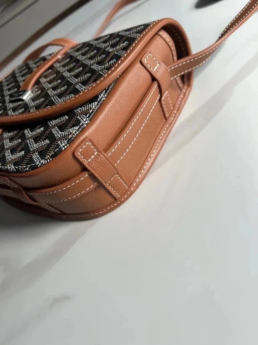 Classic small square shoulder bag 3