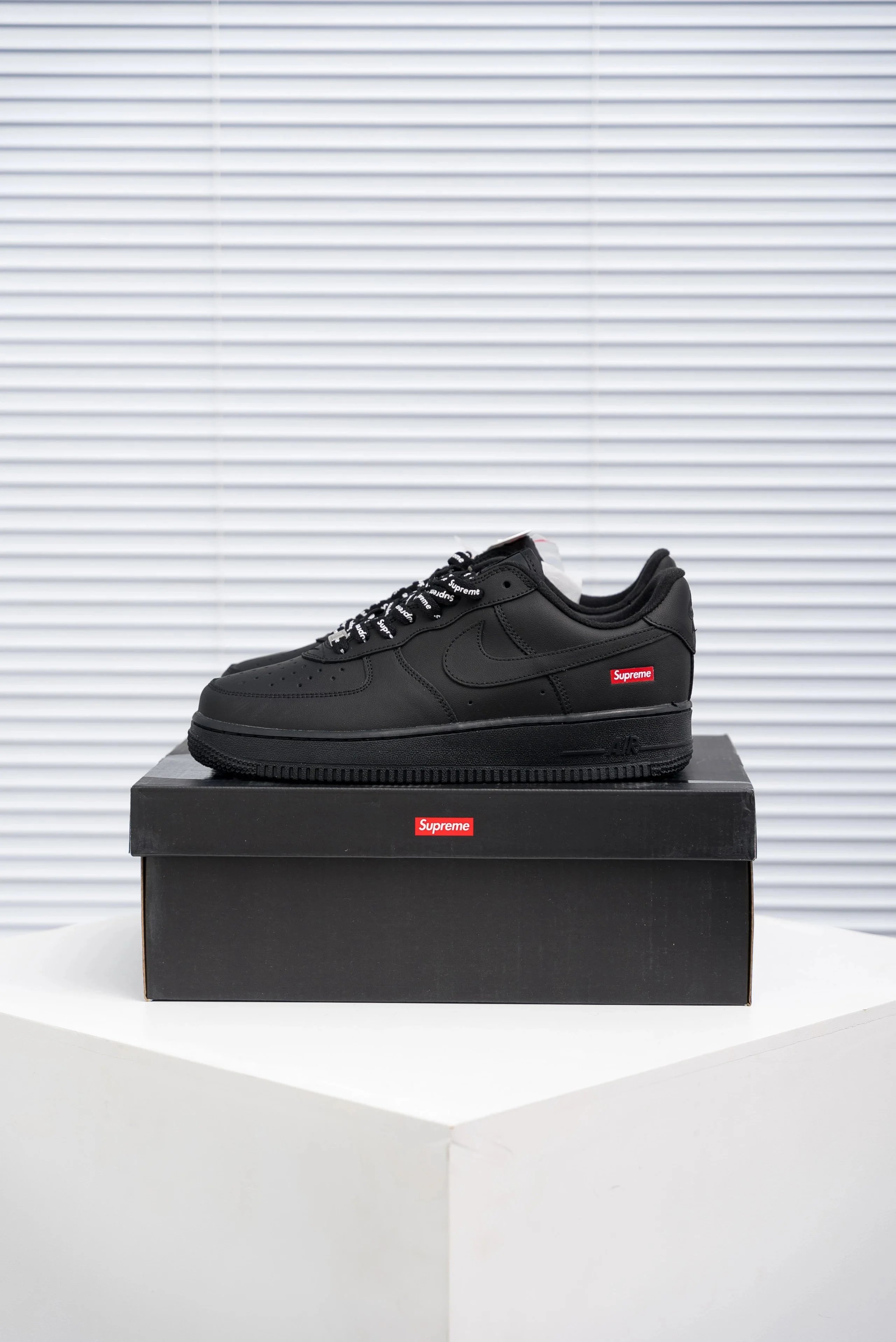 CU9225 001 black sup.