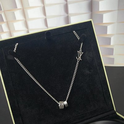 Louis Vuitton LV Circle Necklace