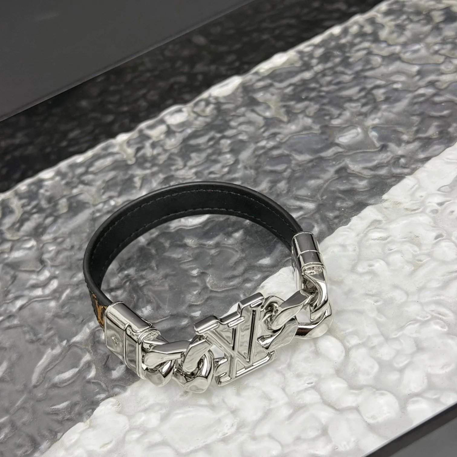 Louis Vuitton Logo Bracelet - 006519