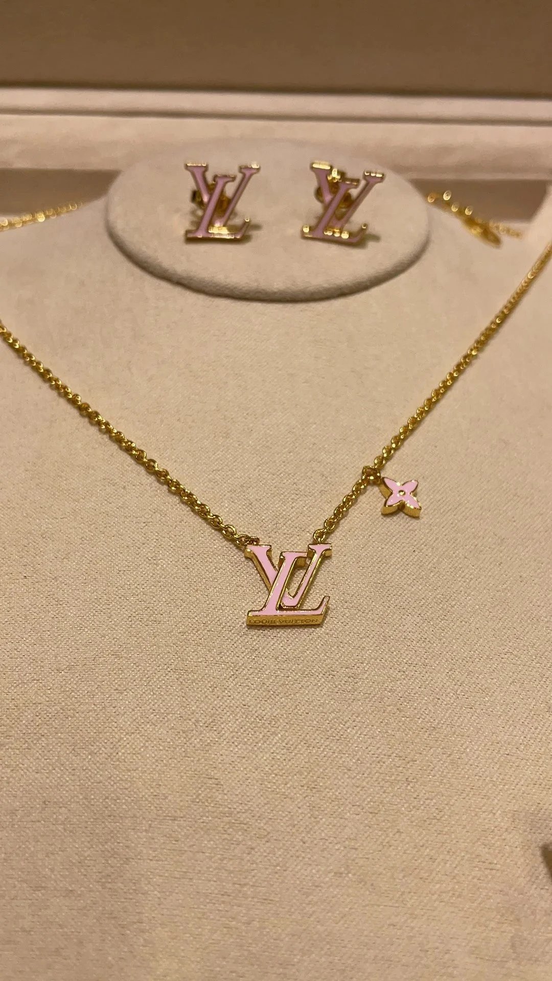 Louis Vuitton LV Necklace - 006526