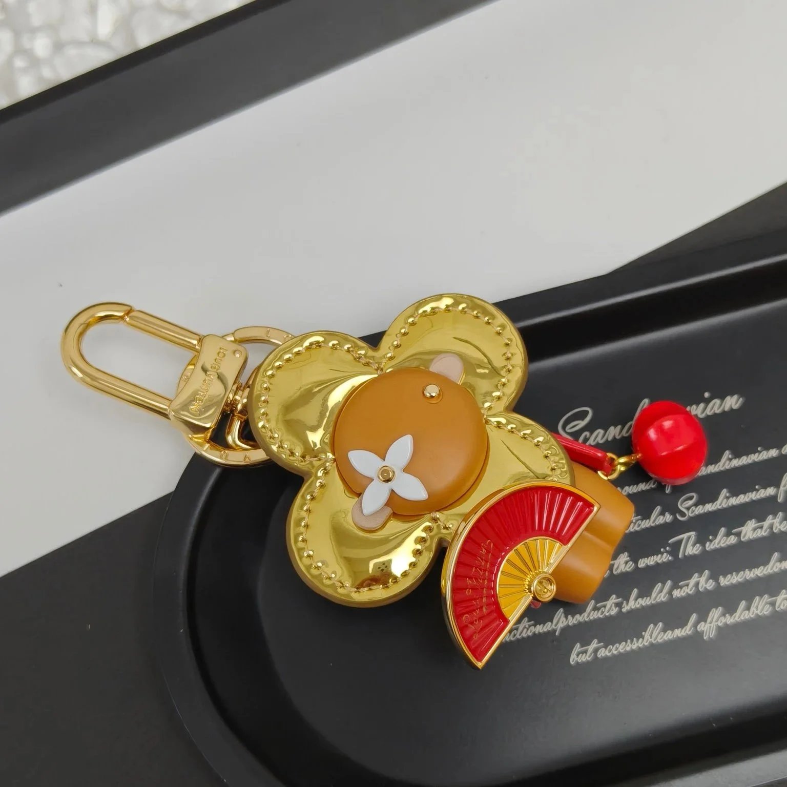 Logo Premium Fashion Keychain - 006810