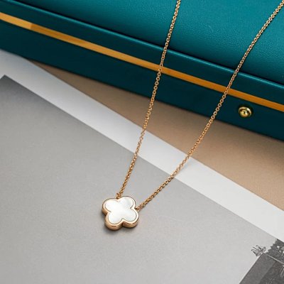 Van Cleef & Arpels Alhambra Pendant Necklace [2 styles]