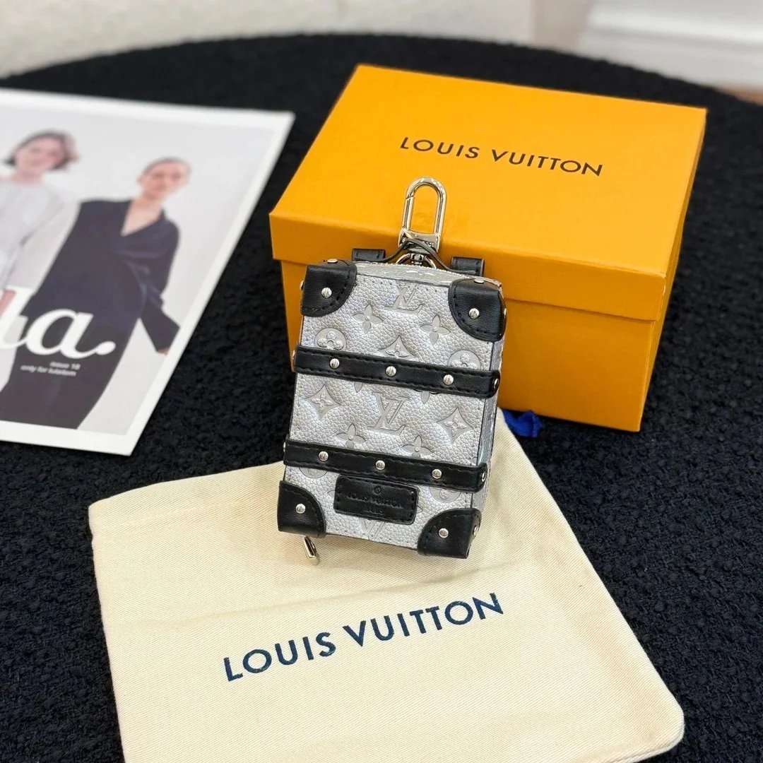 Louis Vuitton Textured Shoulder Bag - 006596