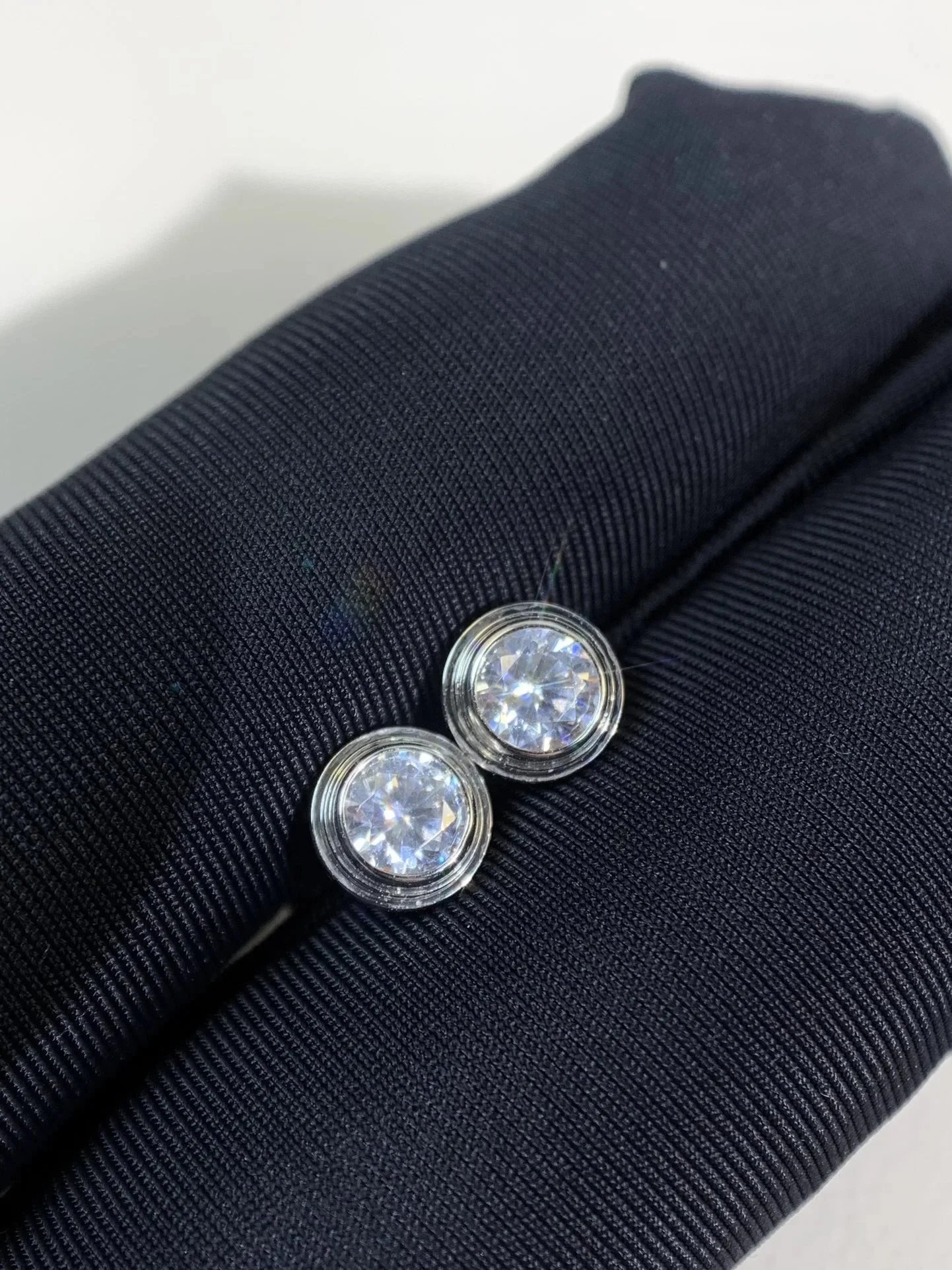 Cartier d'Amour Round Brilliant Diamond White Gold Bezel Stud Earrings Collection - 007274