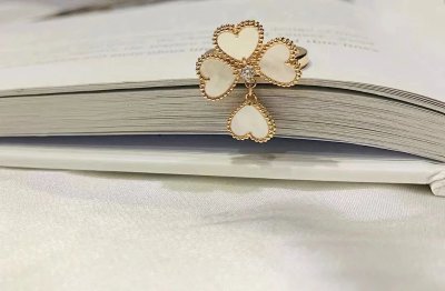 Van Cleef & Arpels Alhambra Four-Leaf Clover Heart Motif Ring