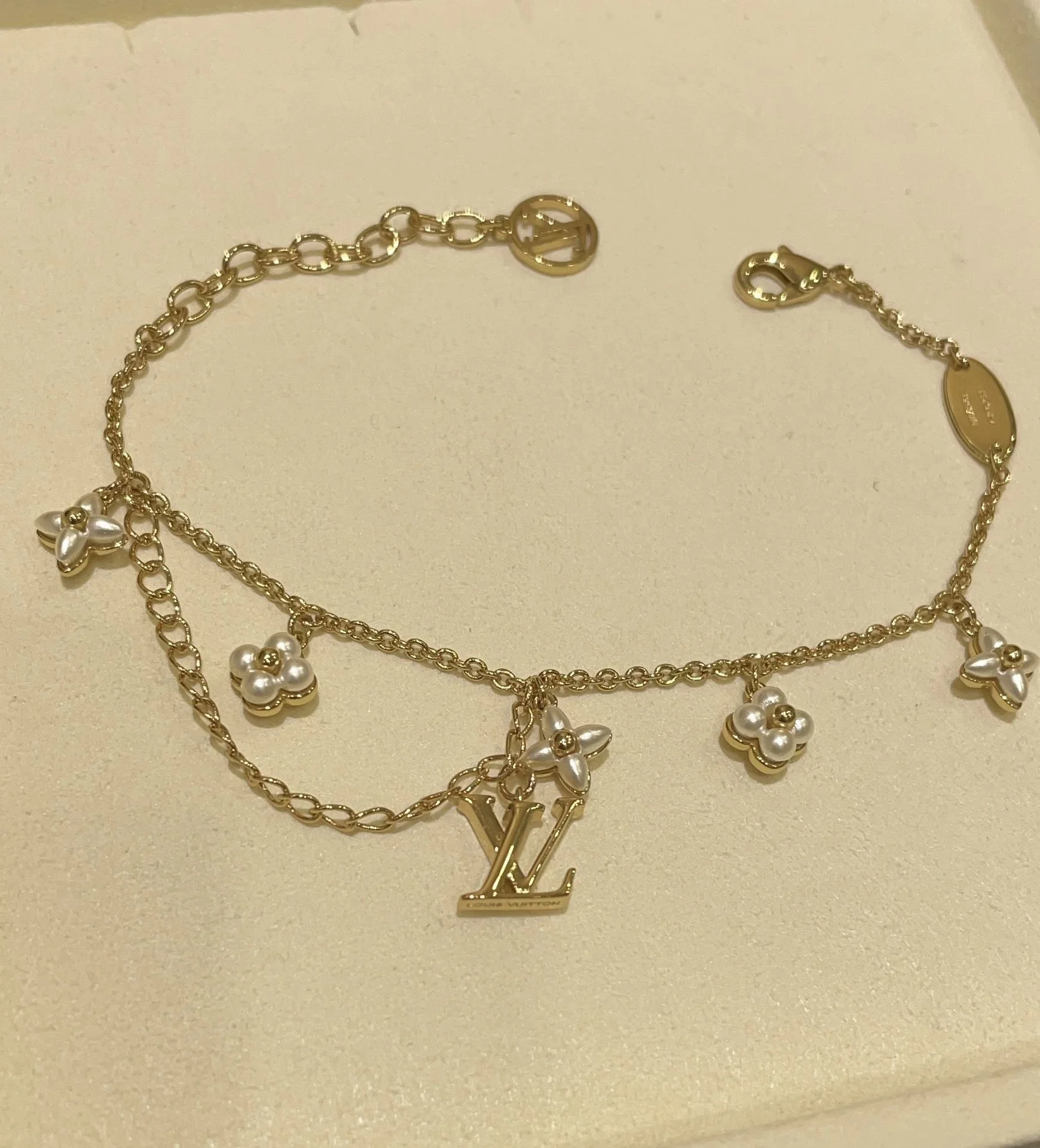 Louis Vuitton LV Letter Floral Pattern Pearl Gold Bracelet
