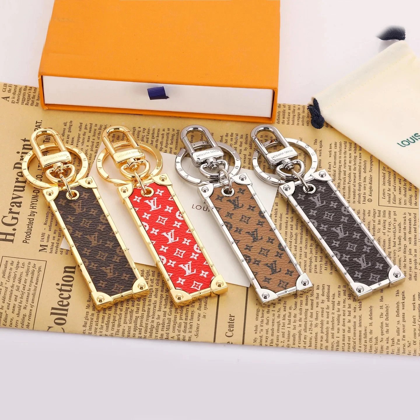 Logo Modern Fashion Keychain - 006852