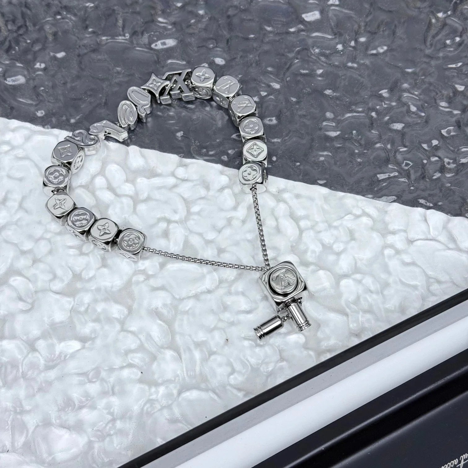 Pearl Lightweight Fashion Bracelet - 006846